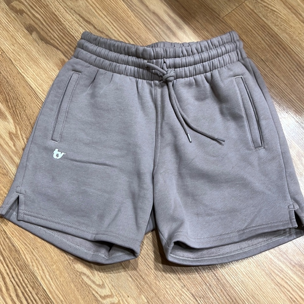 NEW Thirty Years The Uniform Short Taupe Size XS